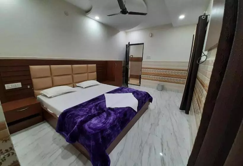 Hotelli Abrol Residency