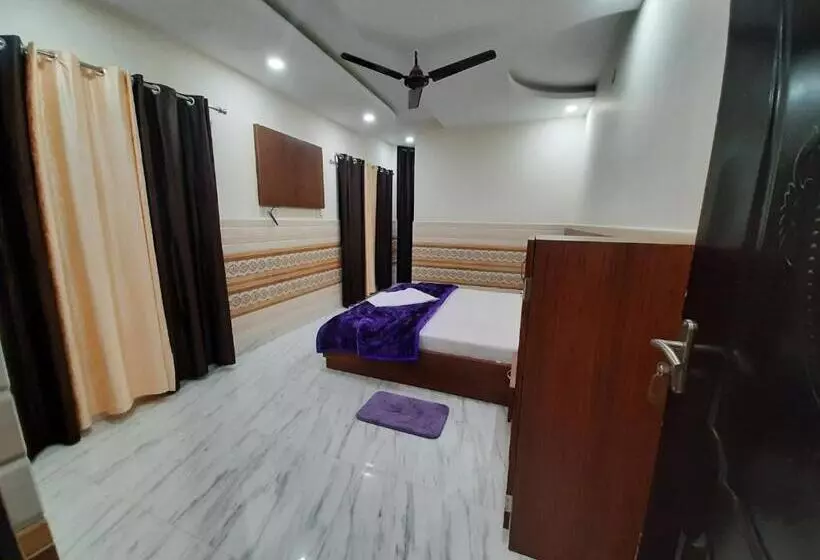 Hotelli Abrol Residency