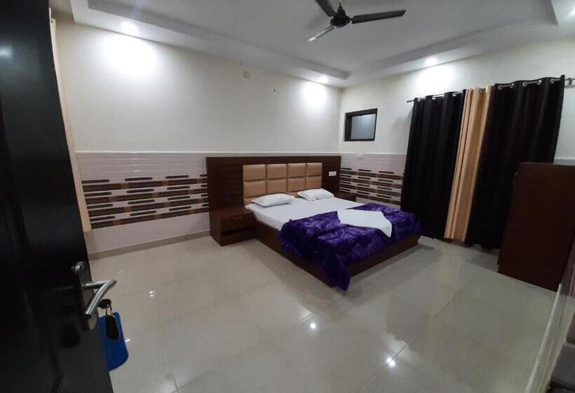 Hotel Abrol Residency