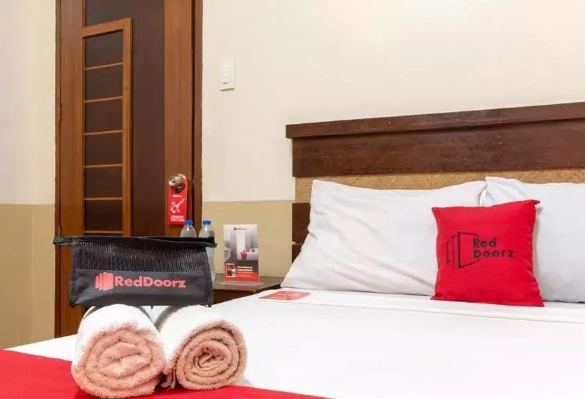 هتل Reddoorz Near Manlurip Rotonda Tacloban