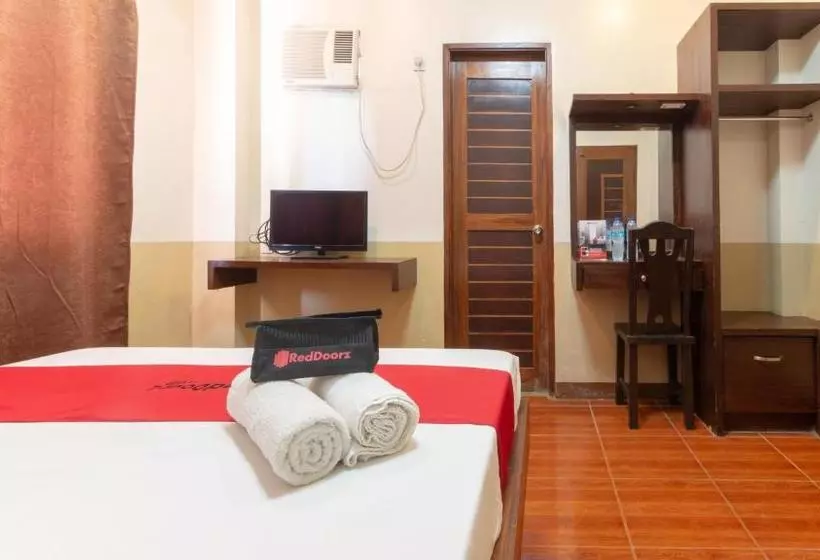 هتل Reddoorz Near Manlurip Rotonda Tacloban