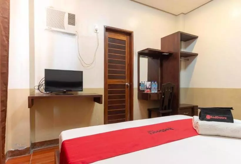 هتل Reddoorz Near Manlurip Rotonda Tacloban