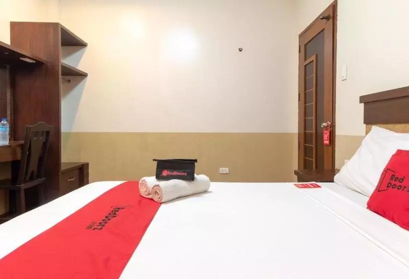 هتل Reddoorz Near Manlurip Rotonda Tacloban