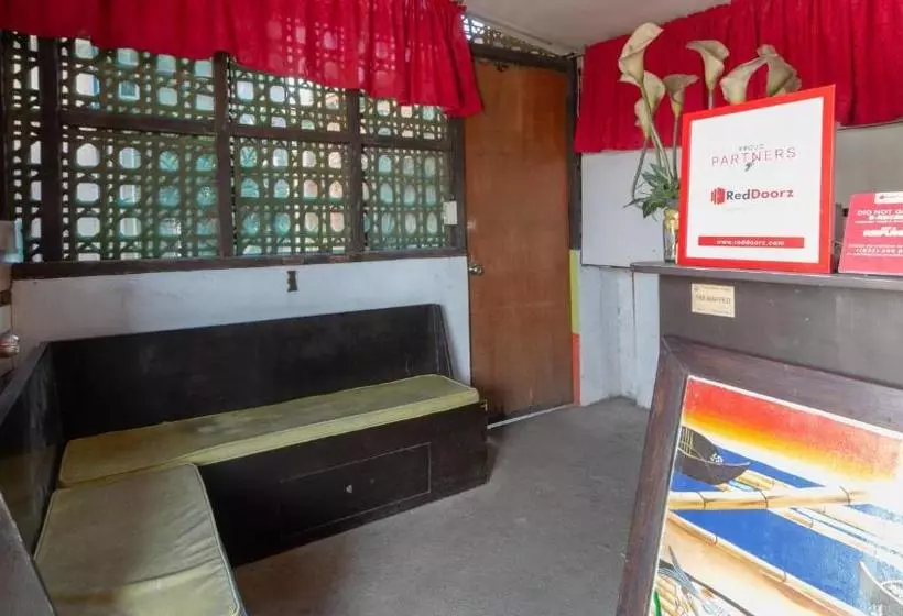 هتل Reddoorz Near Manlurip Rotonda Tacloban
