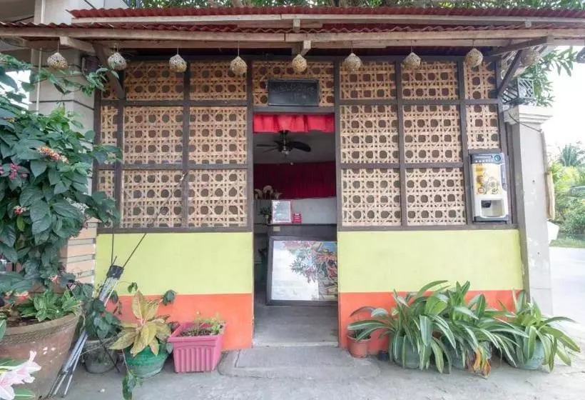 هتل Reddoorz Near Manlurip Rotonda Tacloban