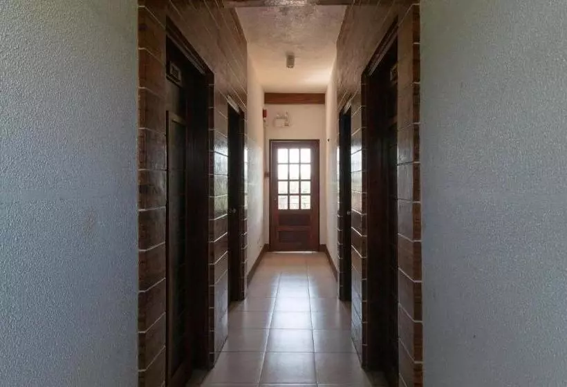 هتل Reddoorz Near Manlurip Rotonda Tacloban