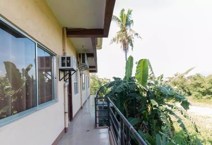 هتل Reddoorz Near Manlurip Rotonda Tacloban