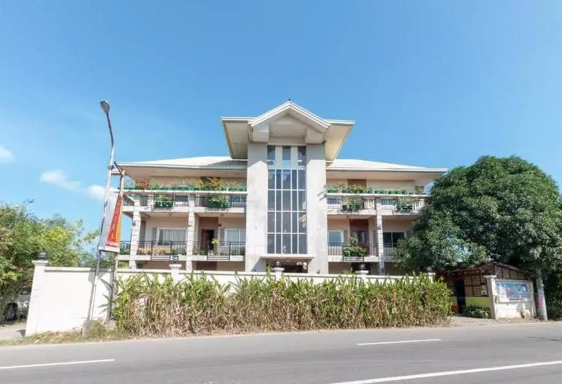 هتل Reddoorz Near Manlurip Rotonda Tacloban