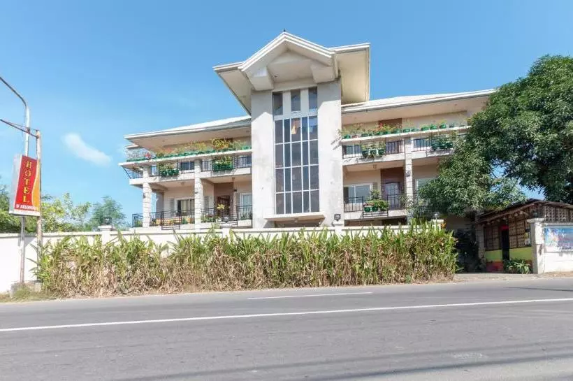 هتل Reddoorz Near Manlurip Rotonda Tacloban