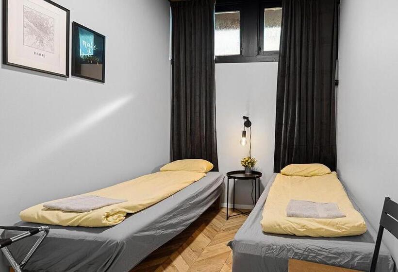 Retkeilymaja Kallhällsbaden Strandhotell