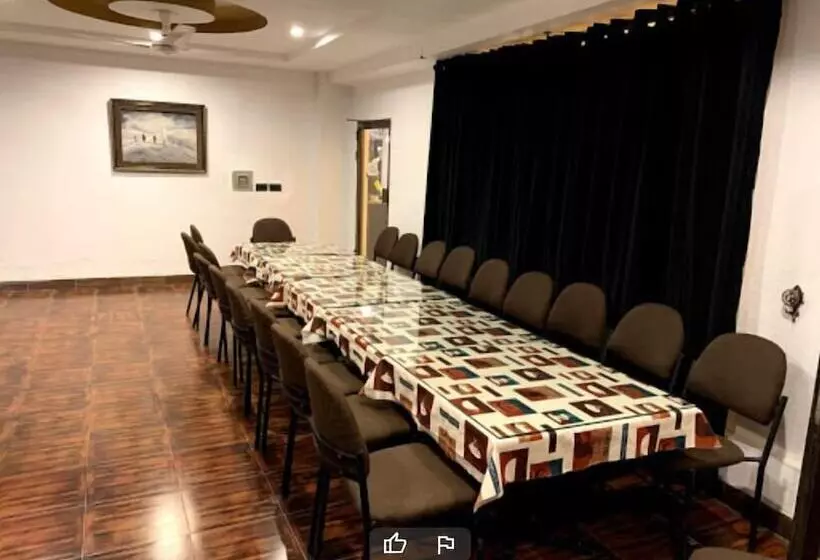 هاستل The Knights Inn