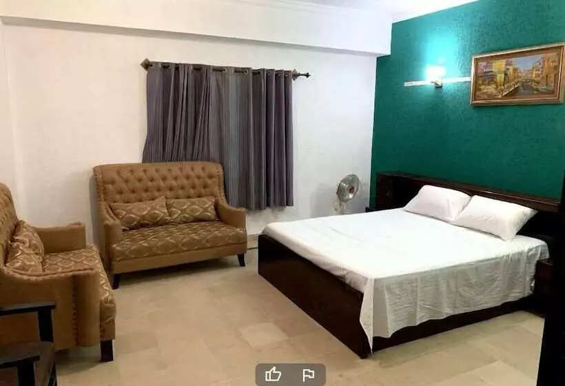 هاستل The Knights Inn
