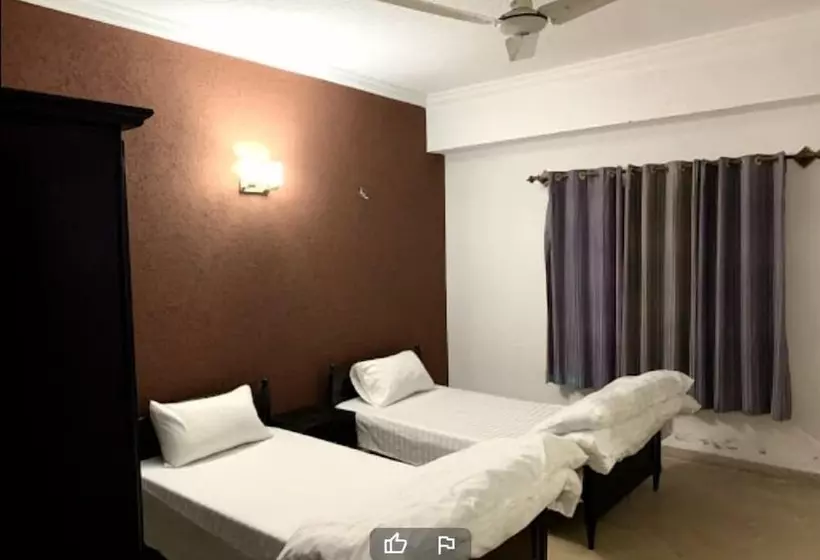 هاستل The Knights Inn