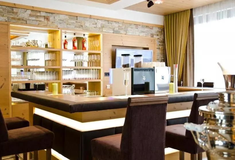 هتل Garni Arosa