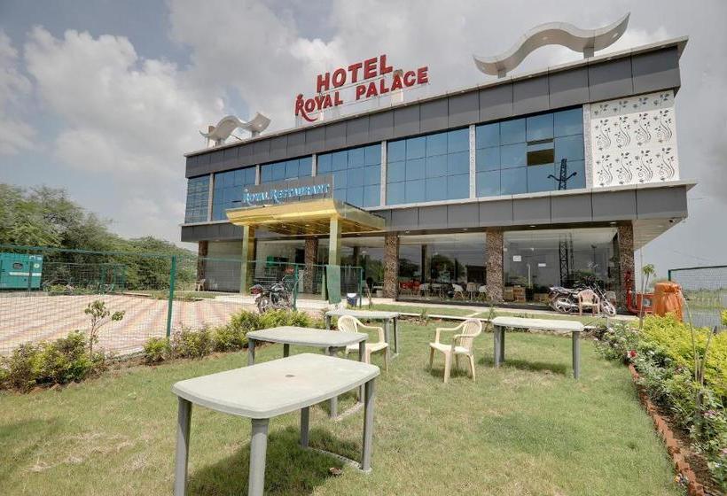 ホテル Oyo 49796  Royal Palace