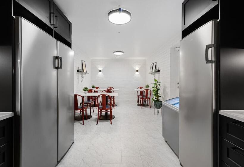 Retkeilymaja Kallhällsbaden Strandhotell