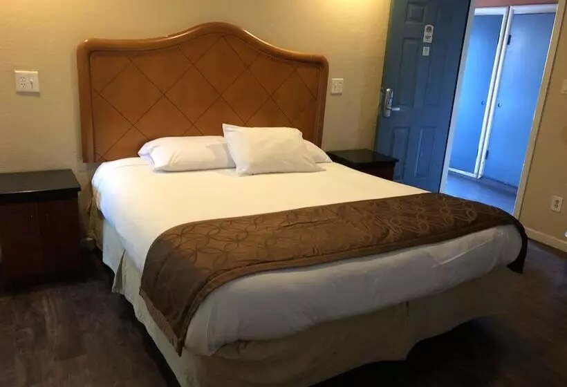 Capri Motel