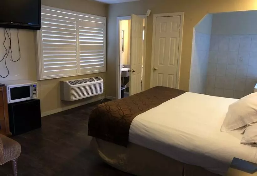 Capri Motel