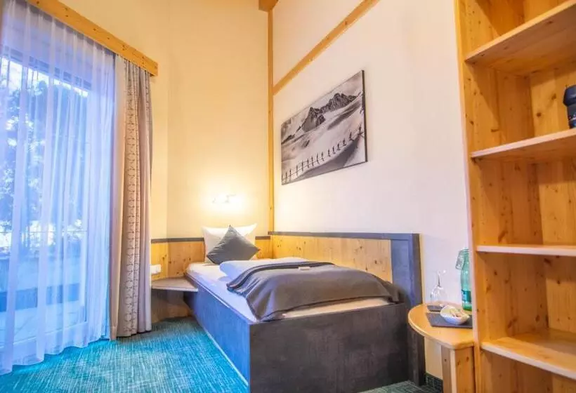 ホテル Garni Alpenhof