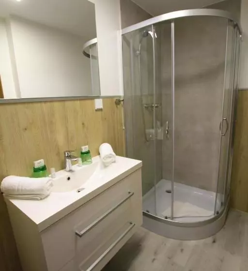 ホテル Gasthof Markterwirt