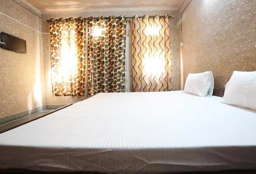 ホテル Spot On 43485 Simran Guest House
