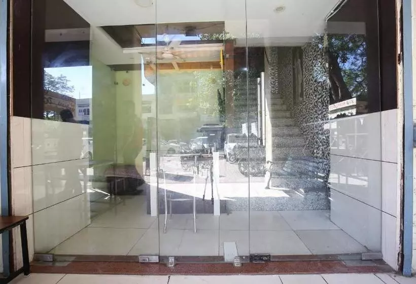 ホテル Spot On 43485 Simran Guest House