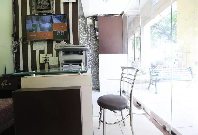 ホテル Spot On 43485 Simran Guest House