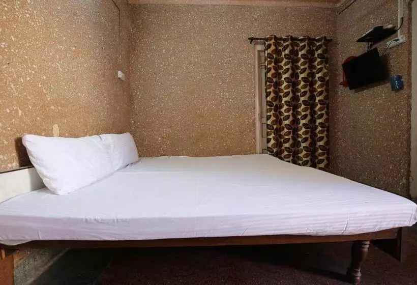 ホテル Spot On 43485 Simran Guest House