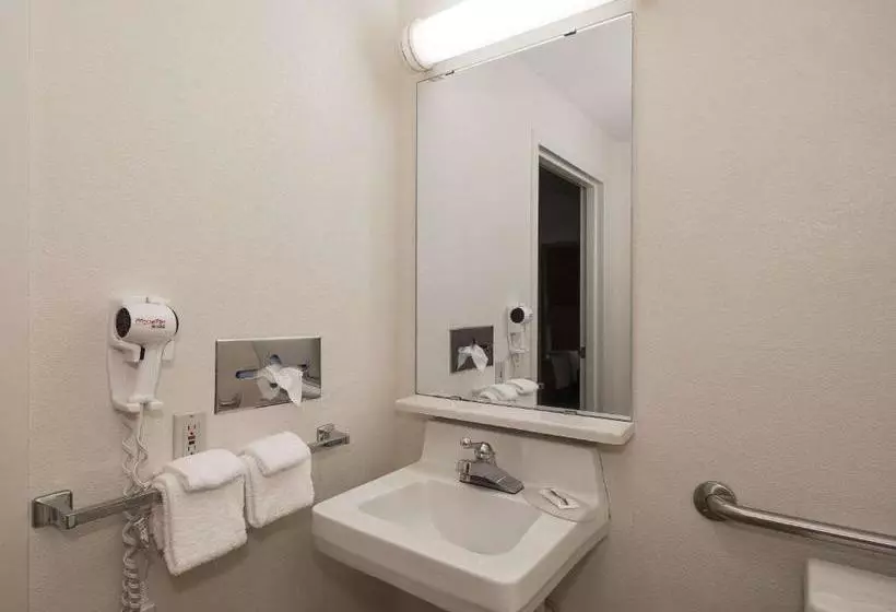 ホテル Cedar Rapids Inn