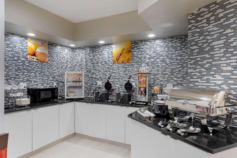 فندق Comfort Inn & Suites