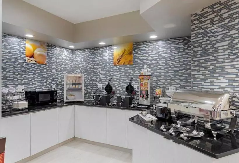 ホテル Comfort Inn & Suites