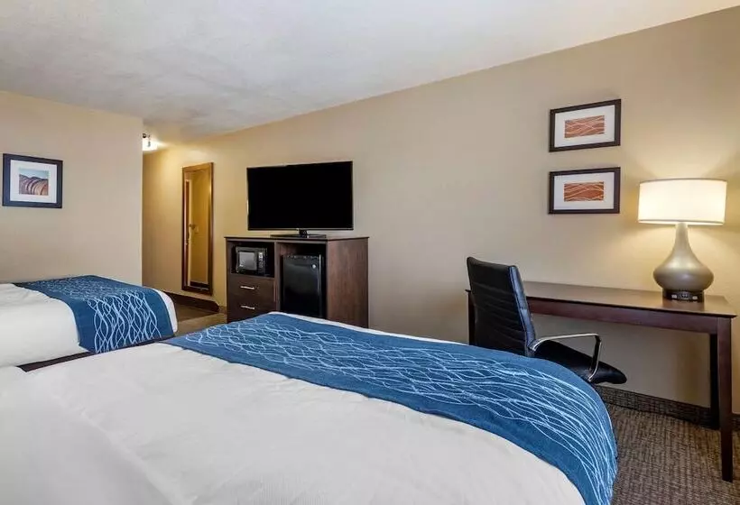 هتل Comfort Inn & Suites Waterloo  Cedar Falls