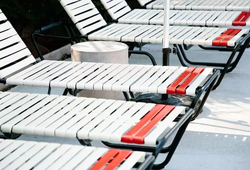 ホテル El Rey Court