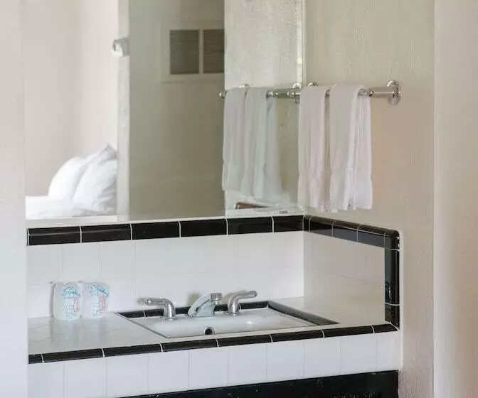 ホテル El Rey Court