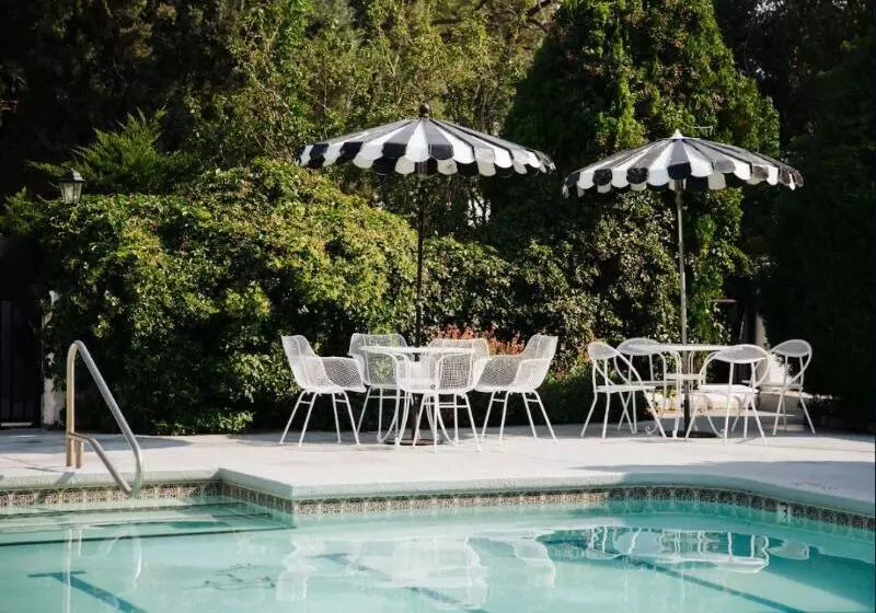 ホテル El Rey Court