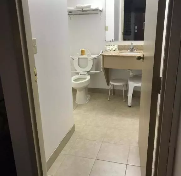 هتل Elizabethan Inn