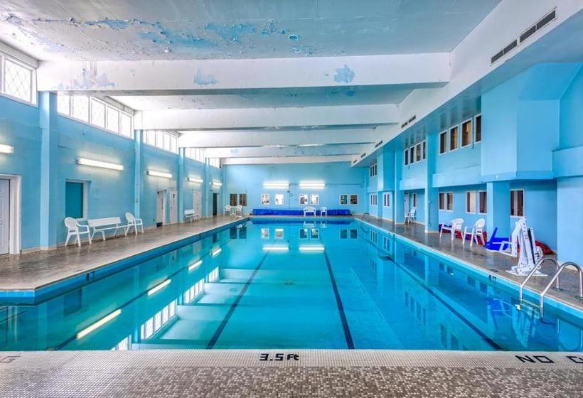 هتل Elizabethan Inn