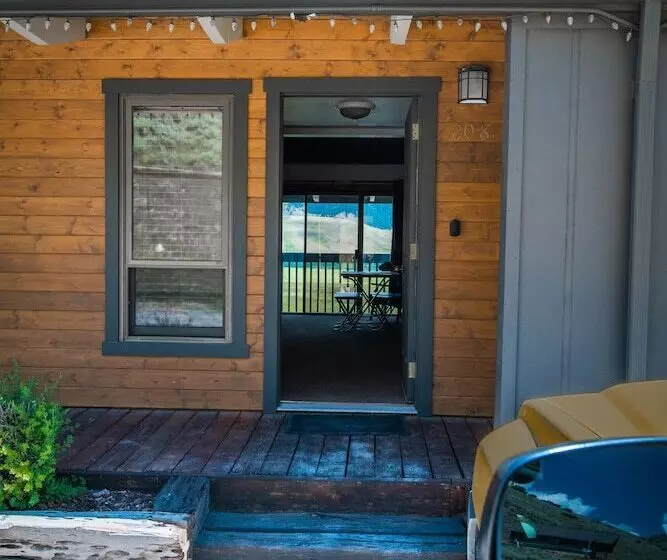 호텔 Elk Refuge Inn