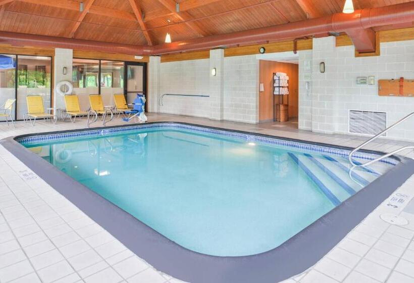 Отель Fairfield Inn Corning Riverside