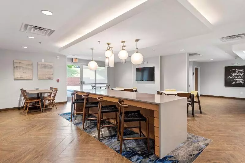 هتل Fairfield Inn & Suites By Marriott Hickory