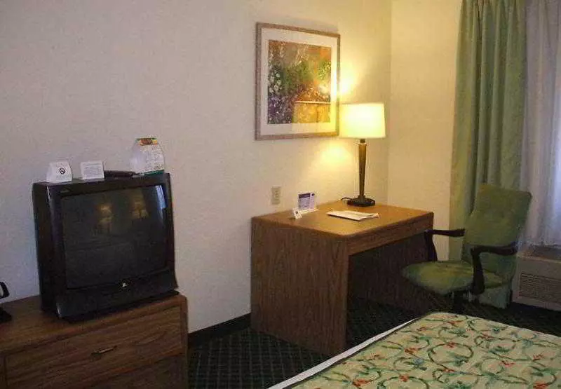 Отель Fairfield Inn & Suites By Marriott Terre Haute