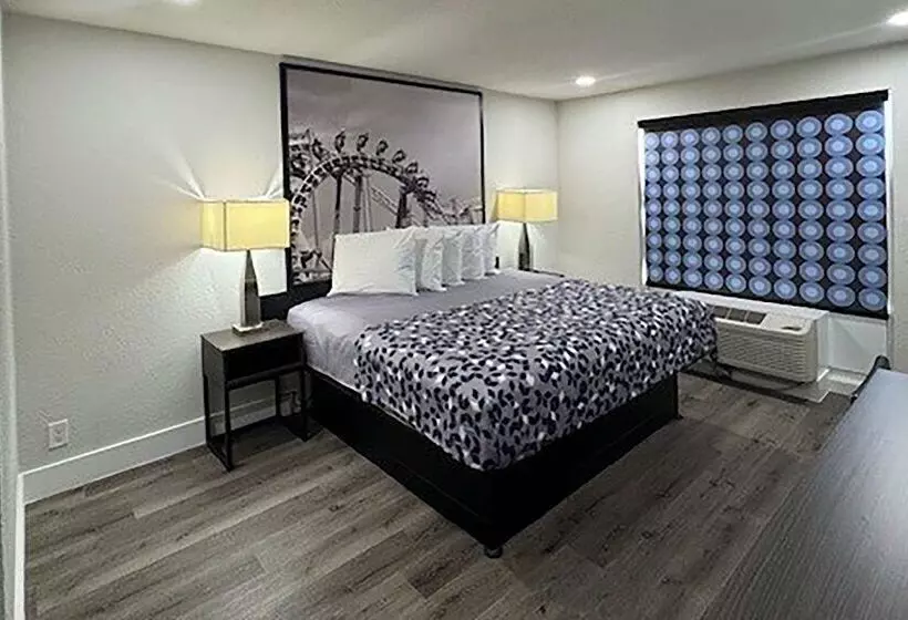 Отель Super 8 By Wyndham Orlando Near Florida Mall