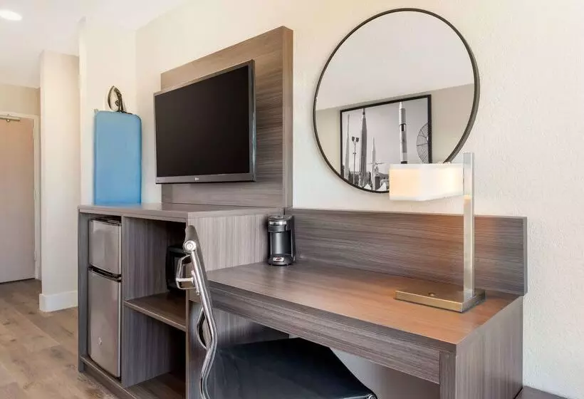 Отель Super 8 By Wyndham Orlando Near Florida Mall