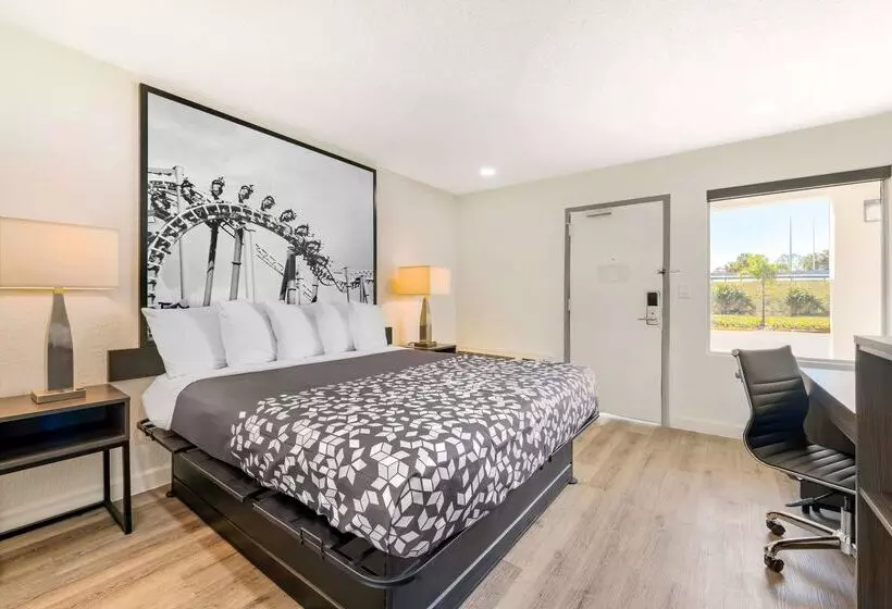 Отель Super 8 By Wyndham Orlando Near Florida Mall