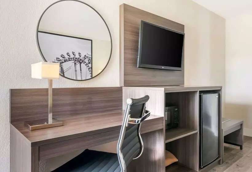 Отель Super 8 By Wyndham Orlando Near Florida Mall