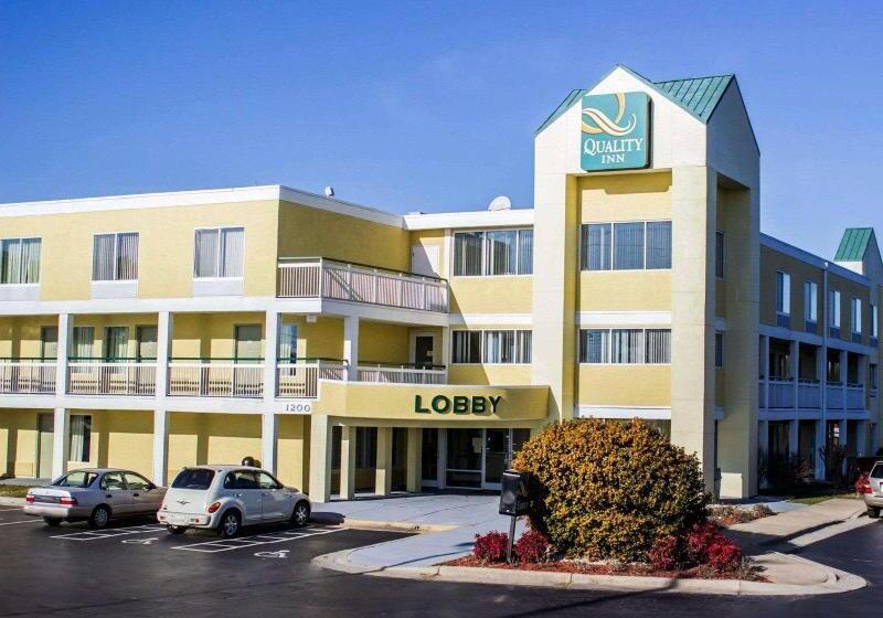 בית מלון כפרי Quality Inn