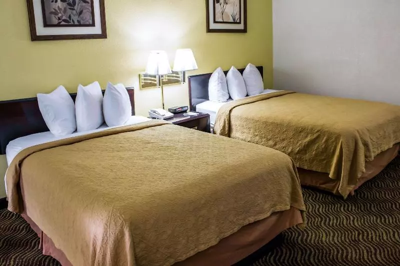هتل Quality Inn