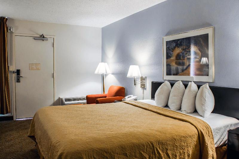 בית מלון כפרי Quality Inn