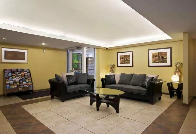 호텔 Travelodge By Wyndham Lansing Il