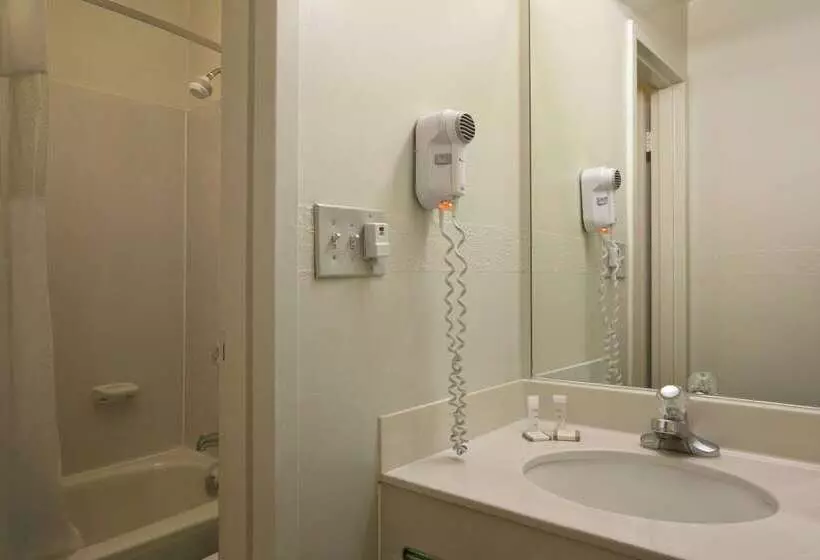 호텔 Travelodge By Wyndham Lansing Il